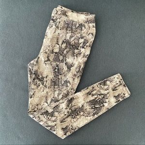 Juniors' SO® High-Rise Ultimate Jegging Snake Prin